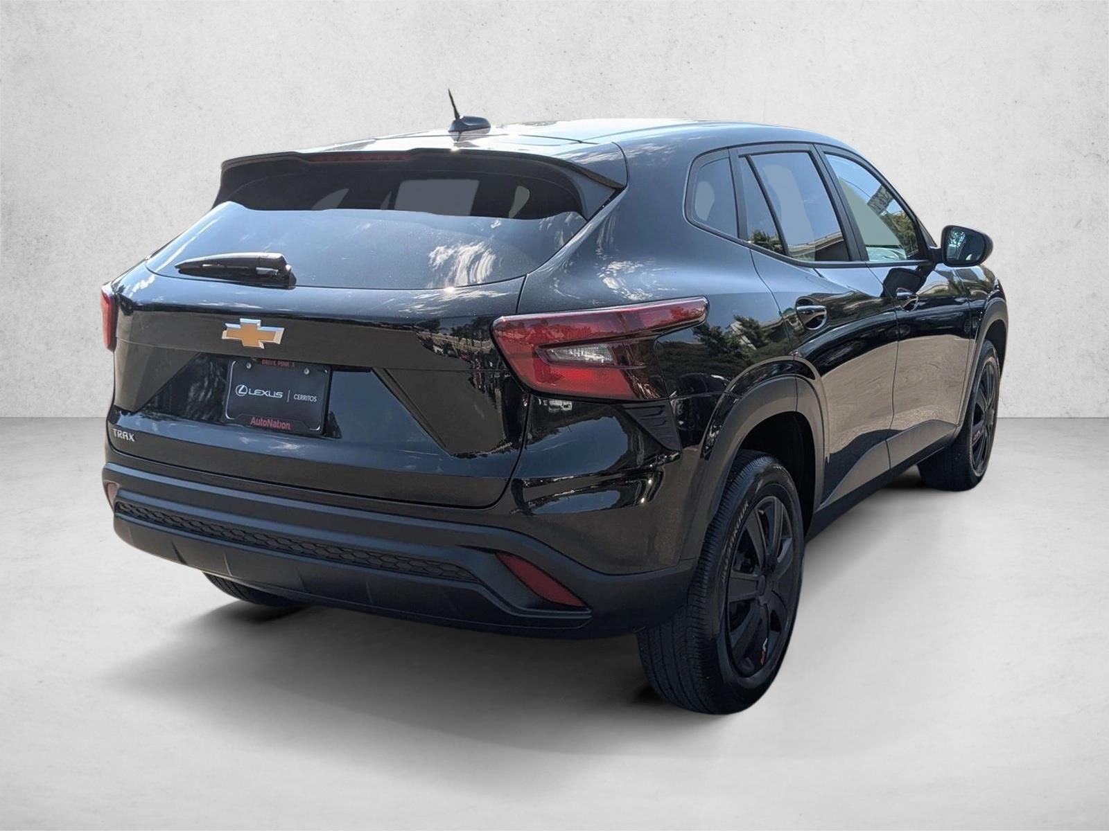 2024 Chevrolet Trax LS photo 4