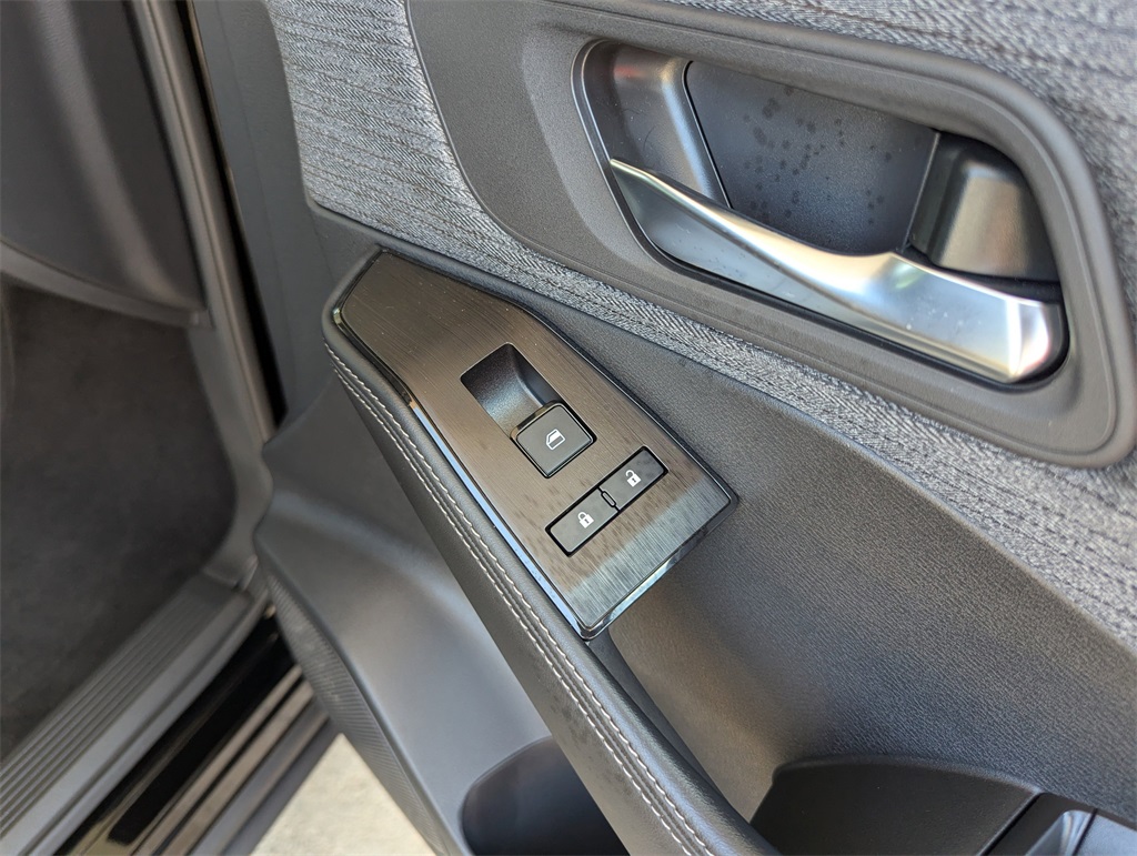 2023 Nissan Rogue SV photo 33