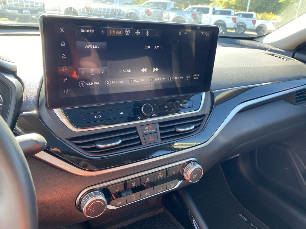 2023 Nissan Altima 2.5 SR photo 4