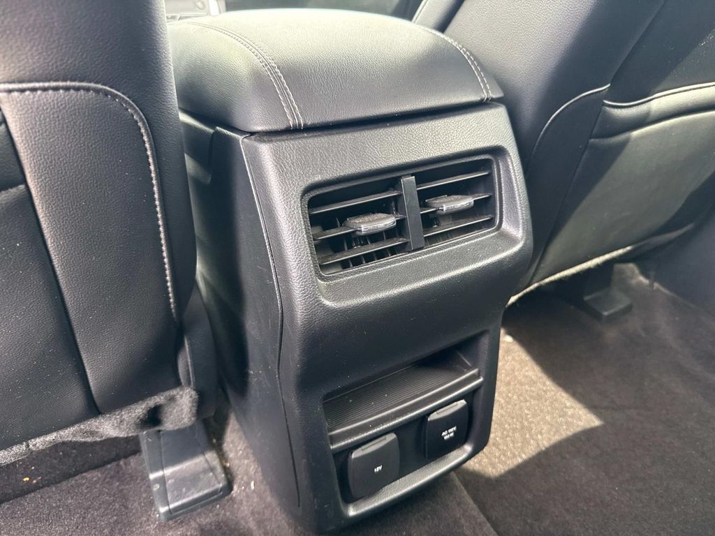 2020 Ford Edge Titanium photo 16