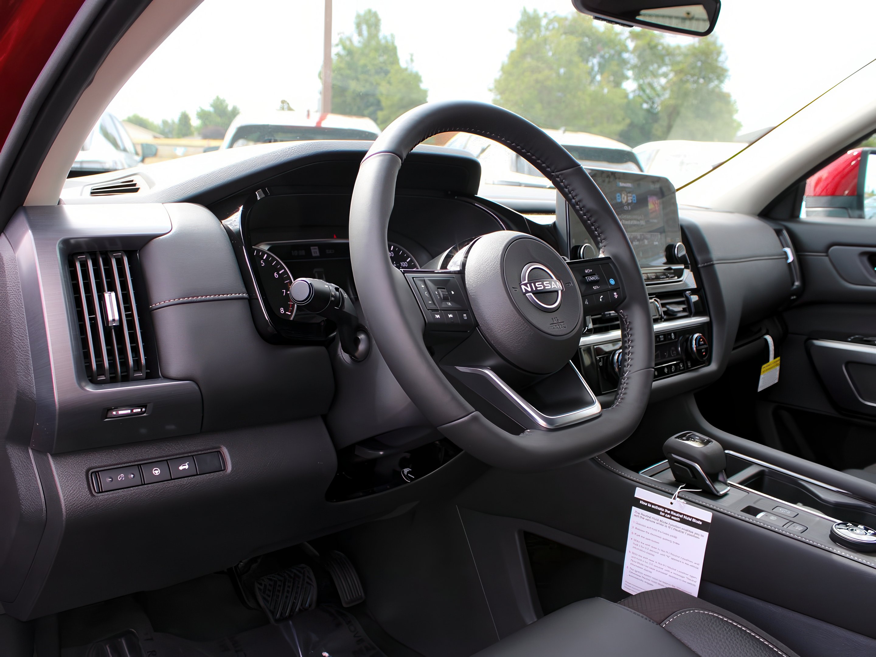 2025 Nissan Pathfinder SL photo 13
