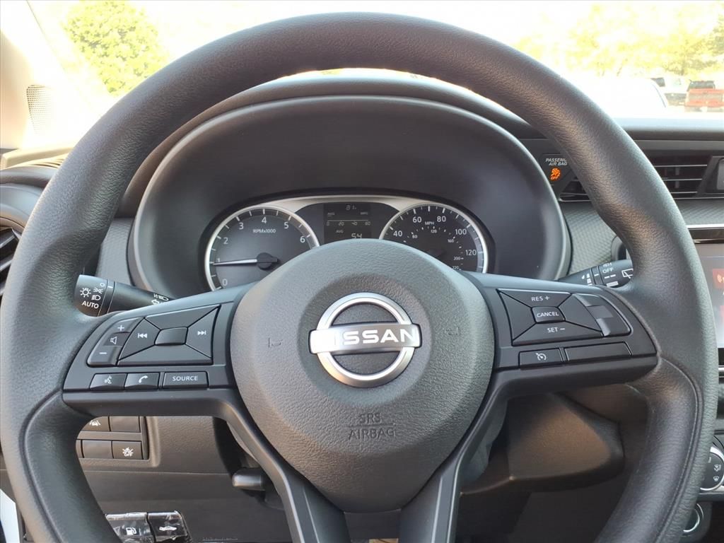 2025 Nissan Kicks Play S photo 13
