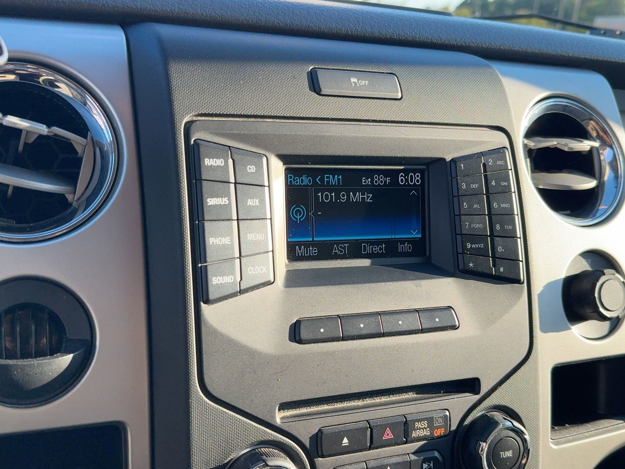 2014 Ford F-150 XLT photo 23