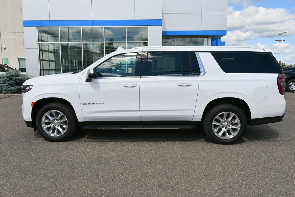 2023 Chevrolet Suburban Premier photo 3