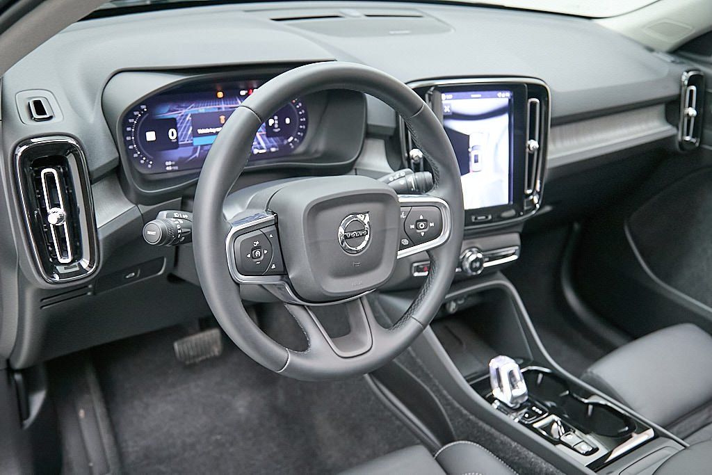 2026 VOLVO XC40 - Image 12