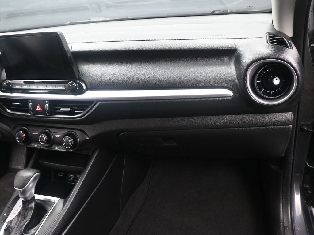 2024 Kia Forte LXS photo 3