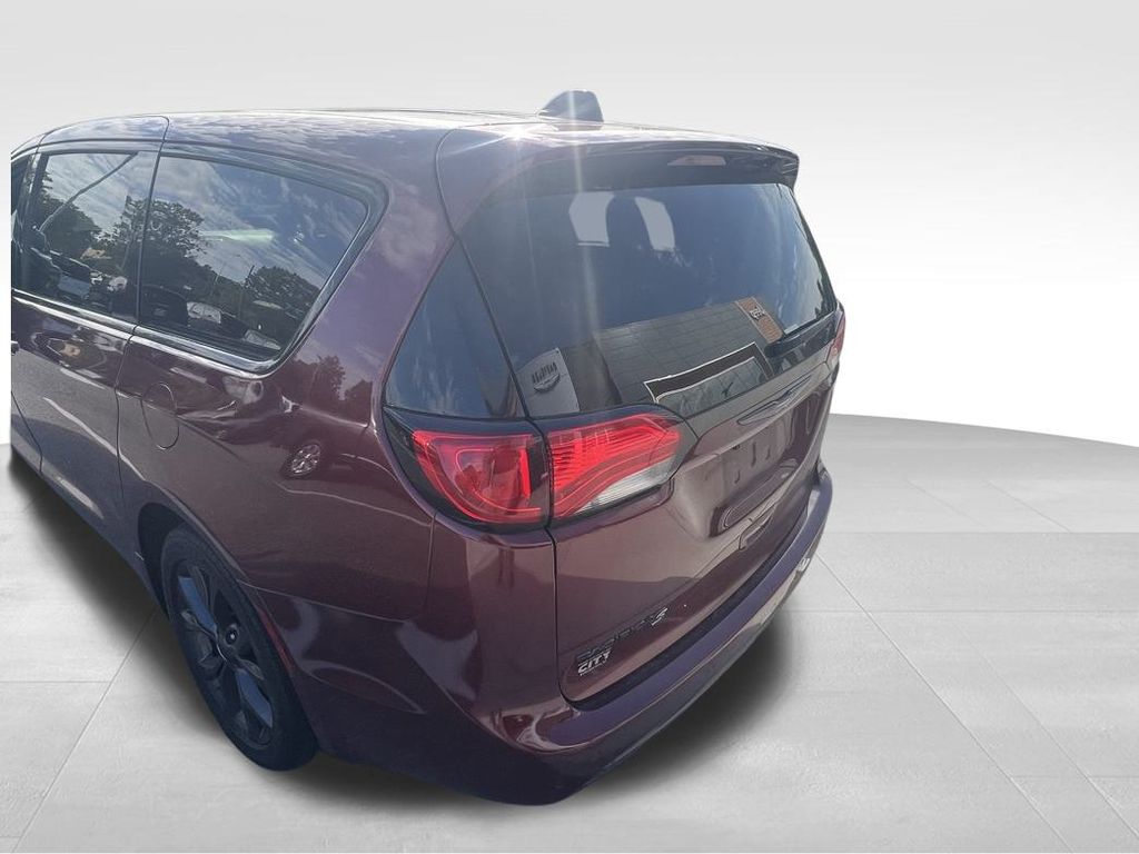 2018 Chrysler Pacifica Touring Plus photo 4