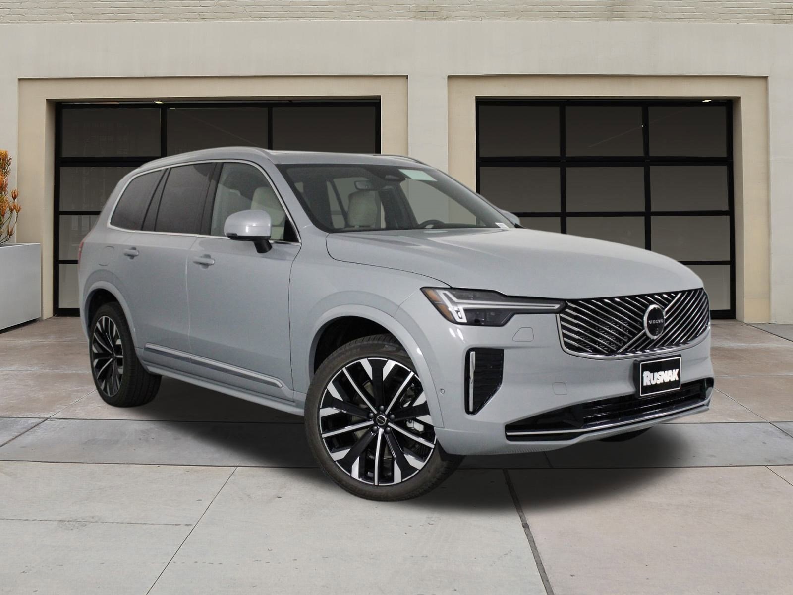 2026 Volvo XC90 Plus Black Edition photo 15