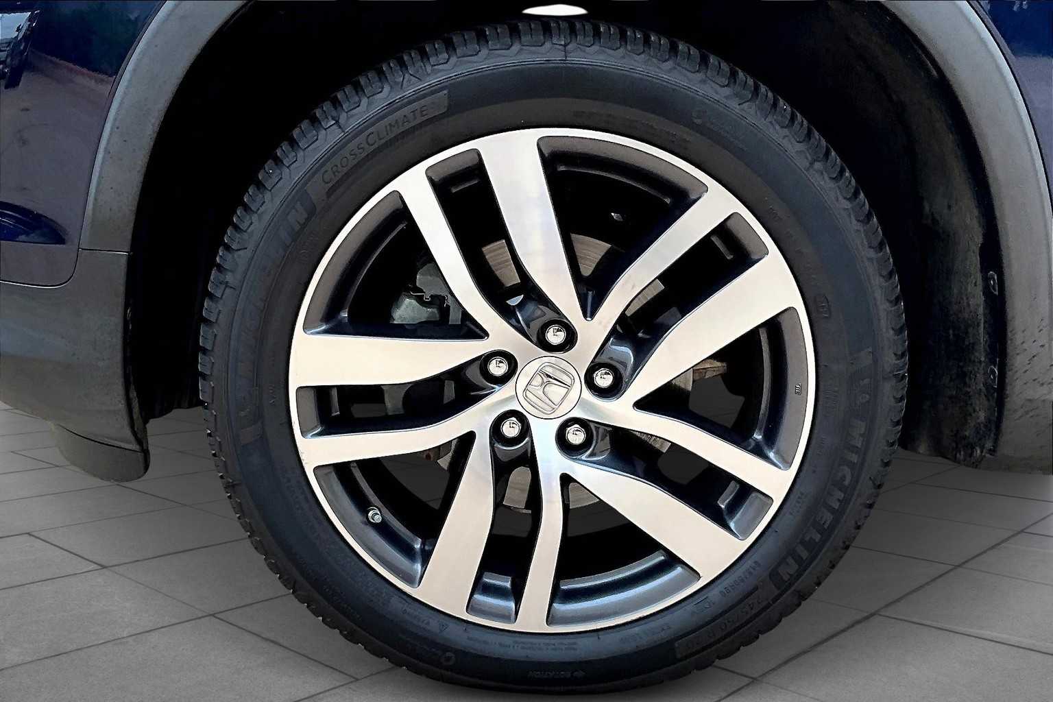2016 Honda Pilot Elite photo 10