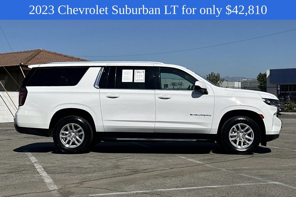 2023 Chevrolet Suburban LT photo 3