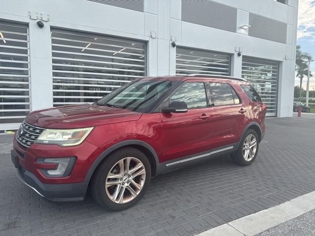 2017 Ford Explorer XLT photo 3