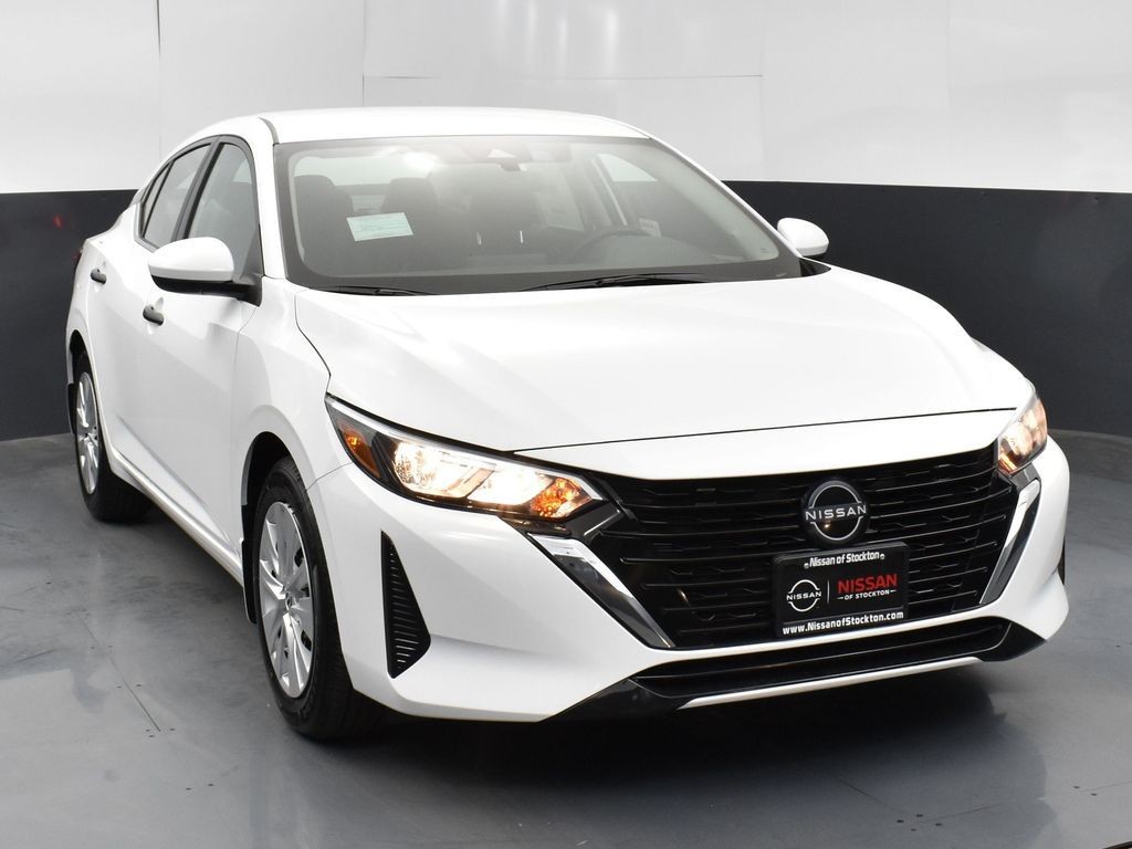 2025 Nissan Sentra S's photo