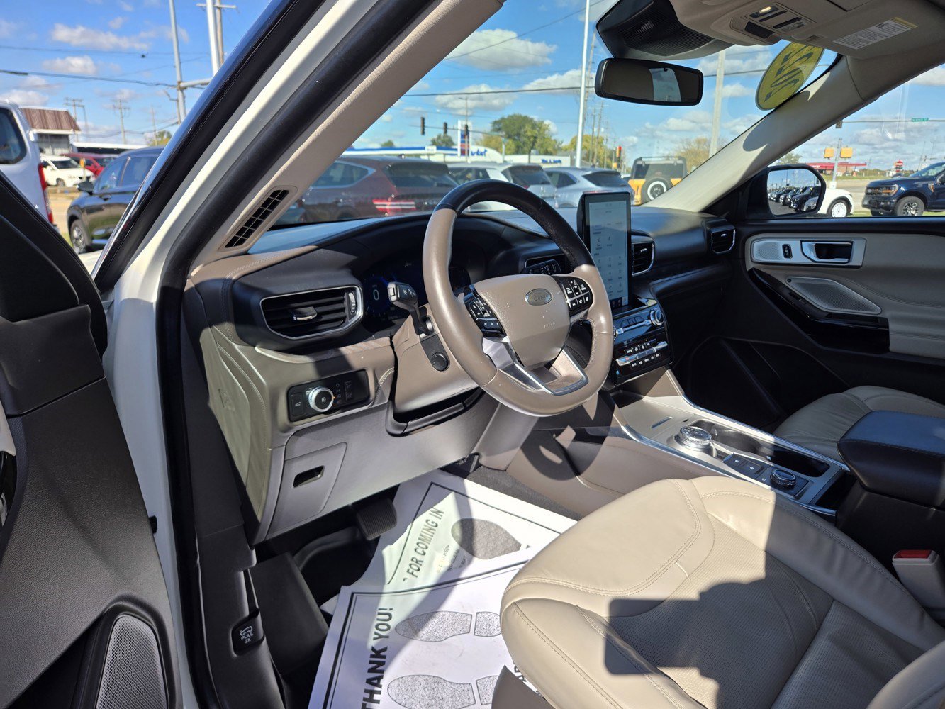 2022 Ford Explorer Platinum photo 2