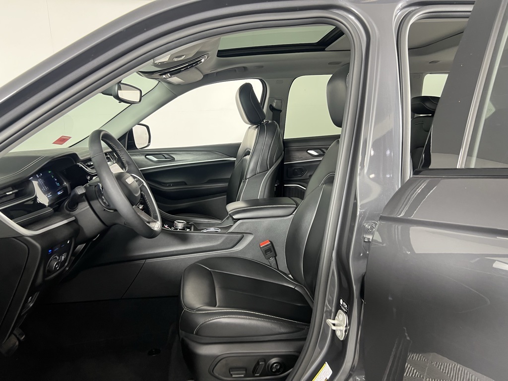 2023 Jeep Cherokee 4xe photo 16