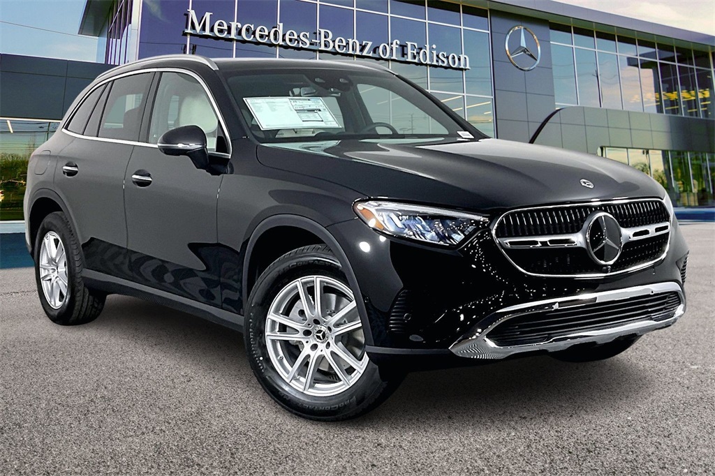 2026 Mercedes-Benz GLC Base's photo