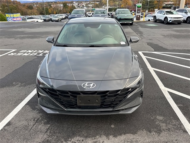 2023 Hyundai Elantra SEL photo 3