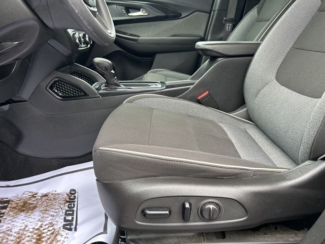 2021 Chevrolet Trailblazer LT photo 2
