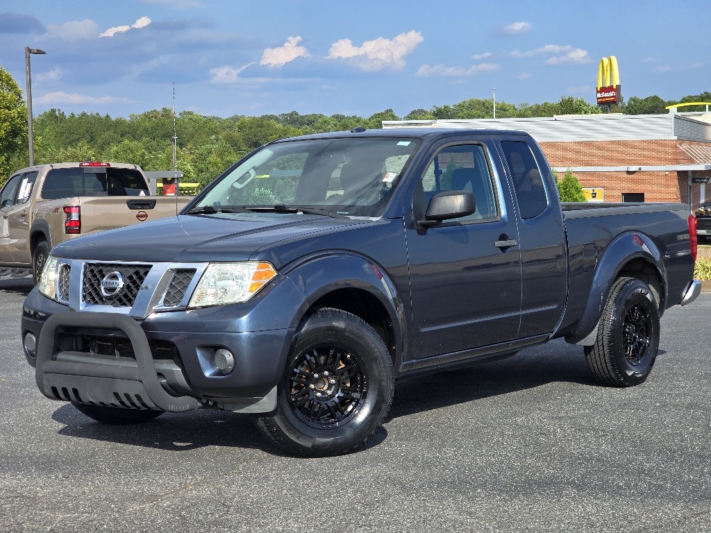 2013 Nissan Frontier SV photo 2