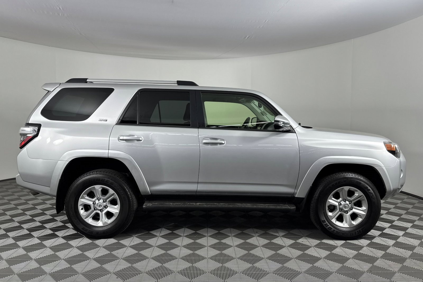 2023 Toyota 4Runner SR5 Premium photo 3