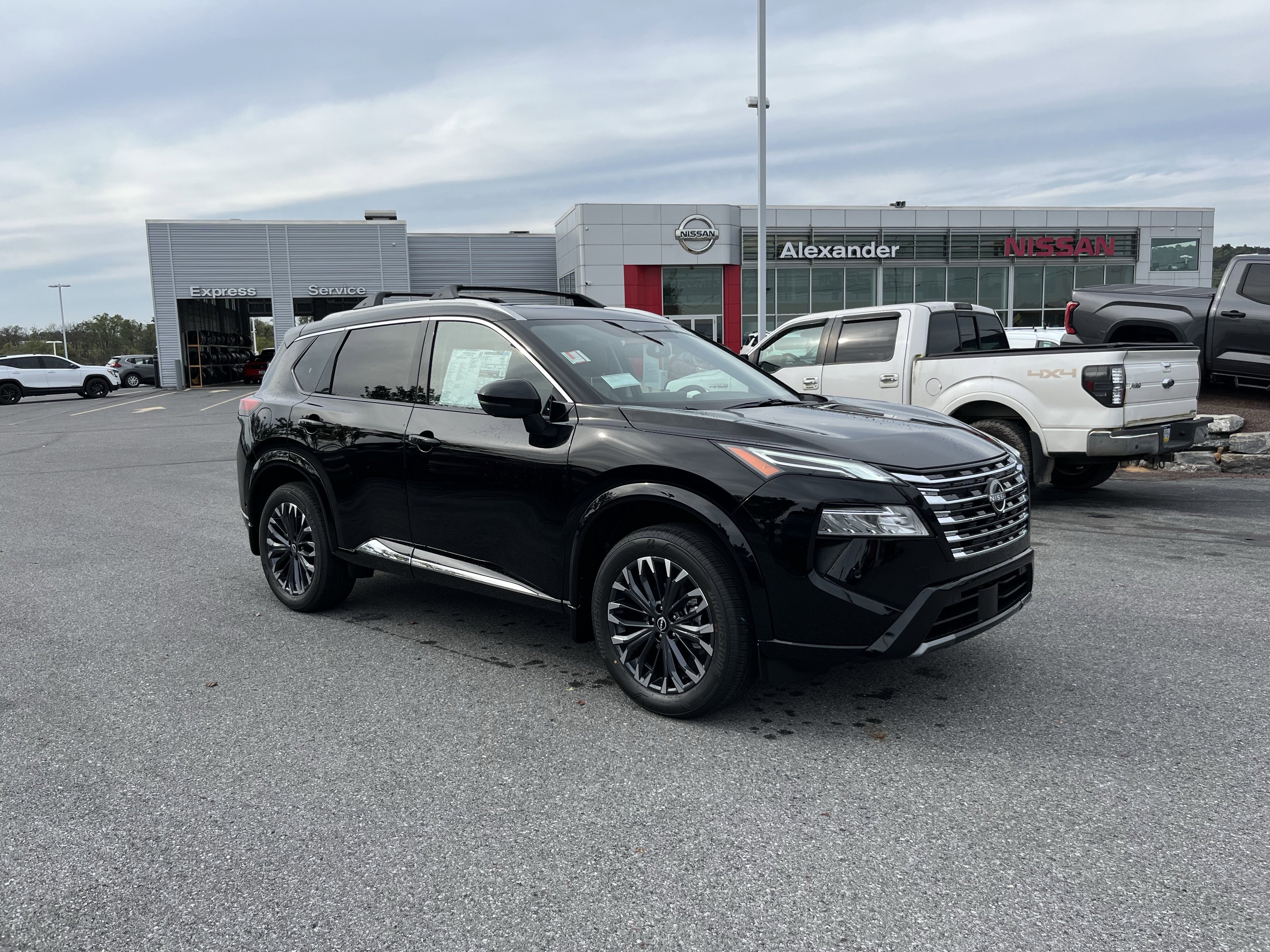 2026 Nissan Rogue Platinum's photo