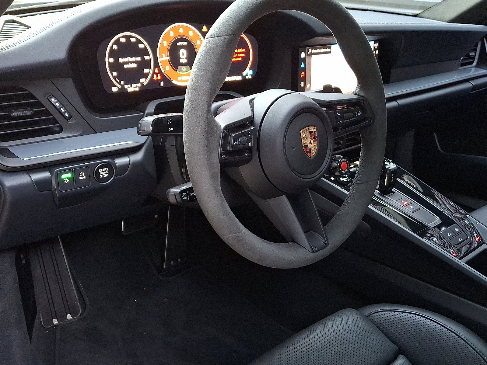 2025 Porsche 911 GTS photo 4