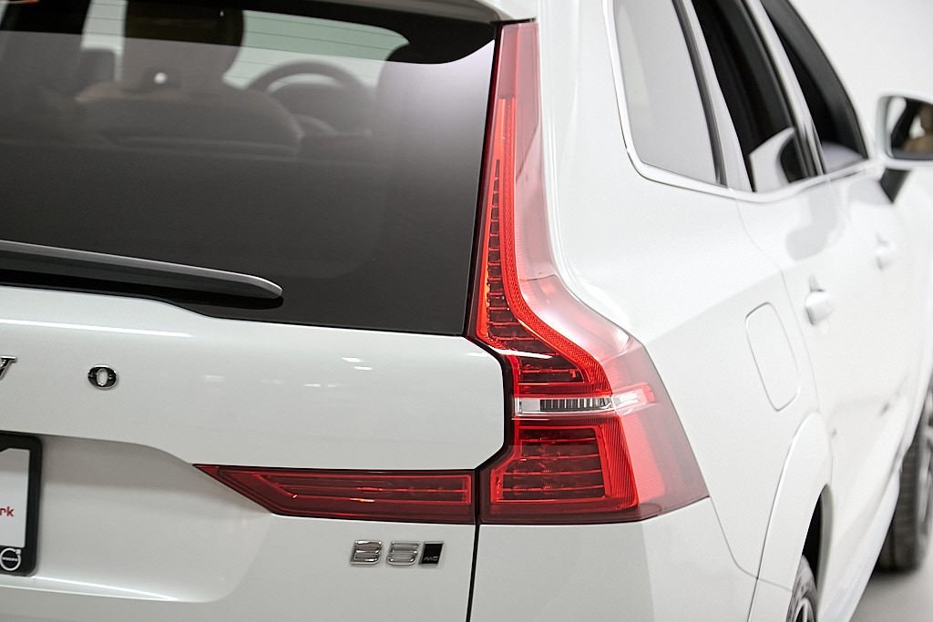 2023 VOLVO XC60 - Image 8