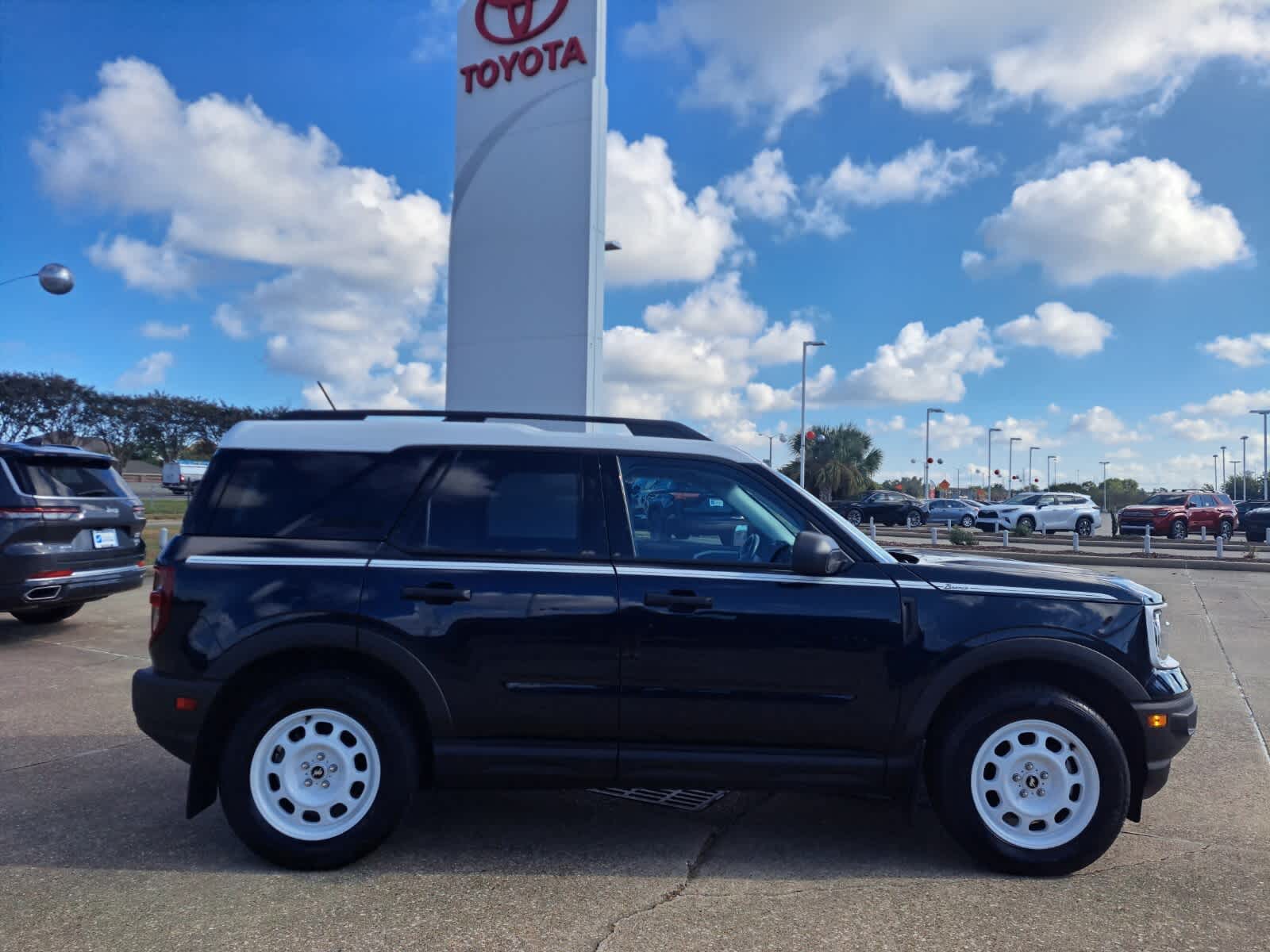 2023 Ford Bronco Sport Heritage photo 2