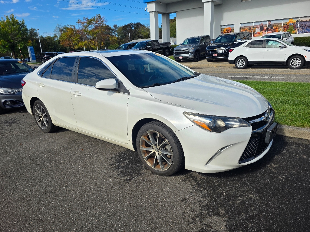 2017 Toyota Camry XSE photo 2