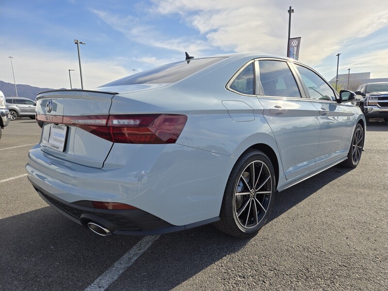 2025 Volkswagen Jetta GLI 2.0T Autobahn photo 4