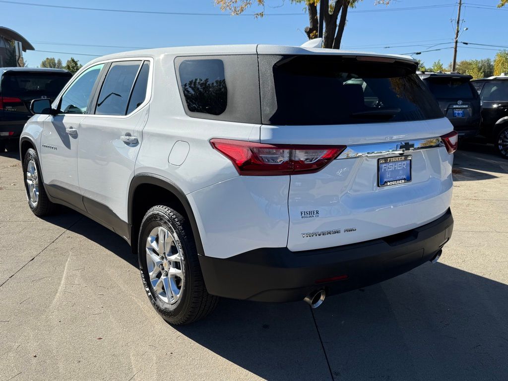 2019 Chevrolet Traverse LS photo 2