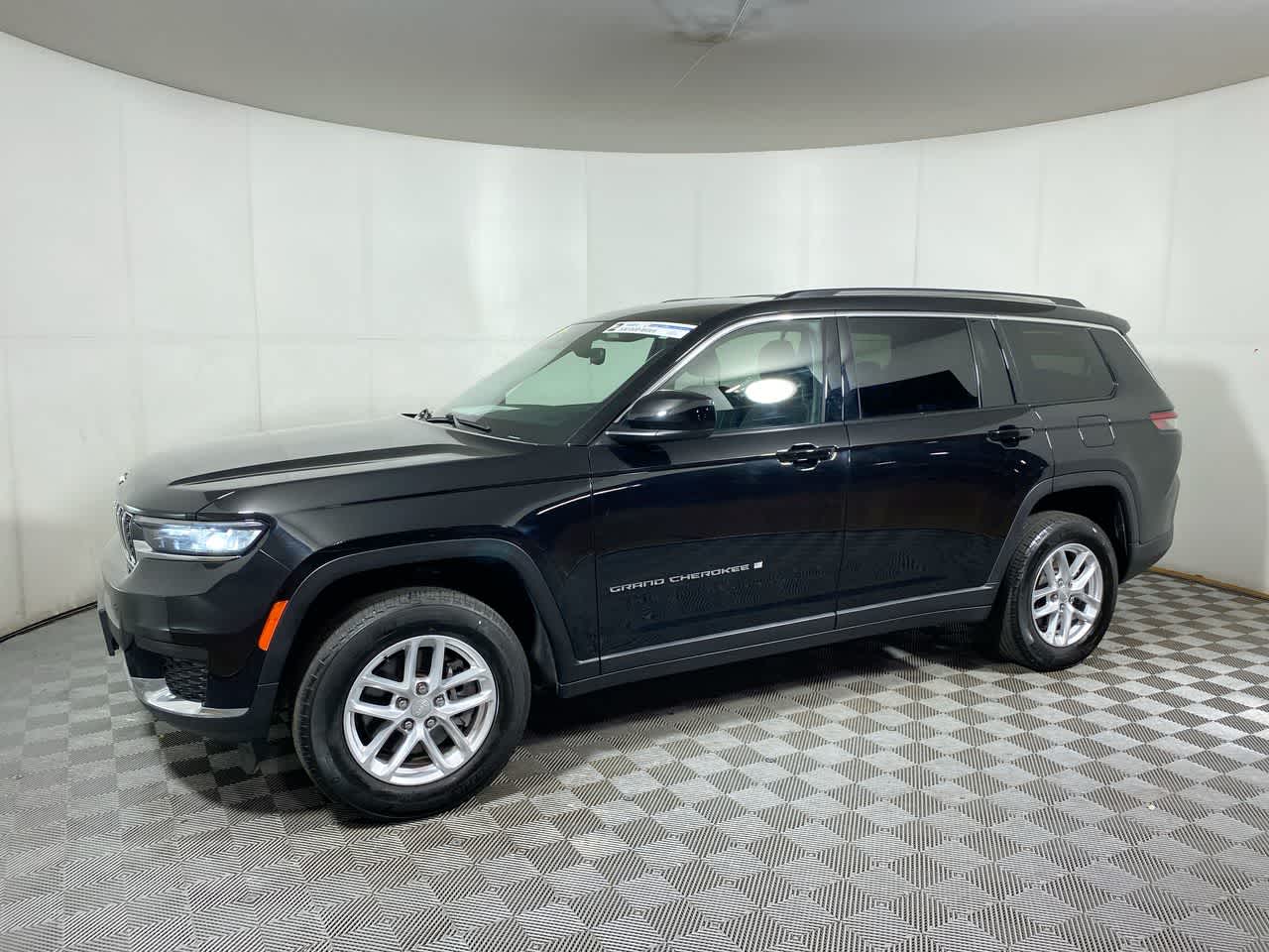 2023 Jeep Grand Cherokee Laredo photo 11