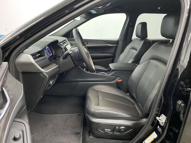 2025 Jeep Grand Cherokee Limited photo 3