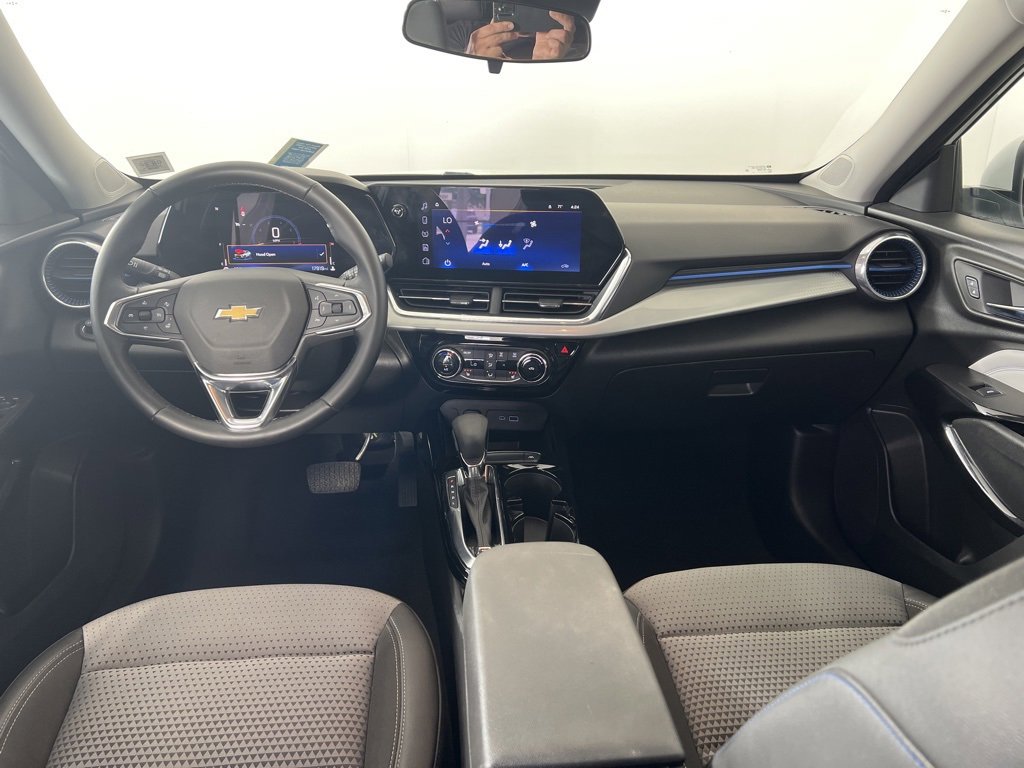 2025 Chevrolet Trax LT photo 16