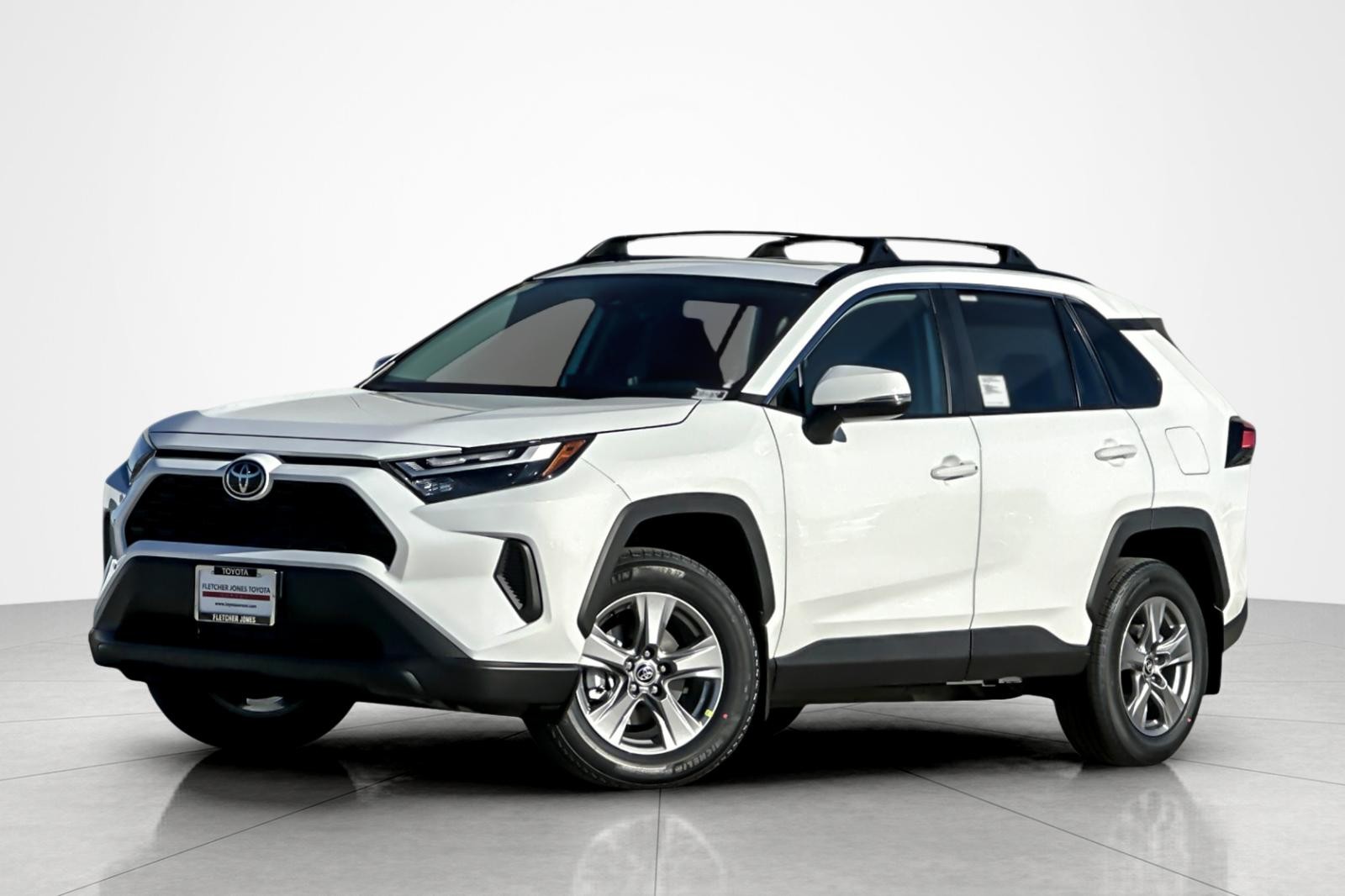 2025 Toyota RAV4 XLE's photo