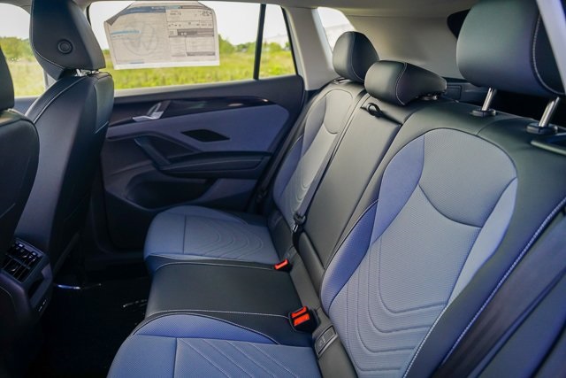 2025 Volkswagen Tiguan SE photo 18