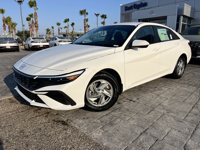 2026 Hyundai Elantra SE photo 2