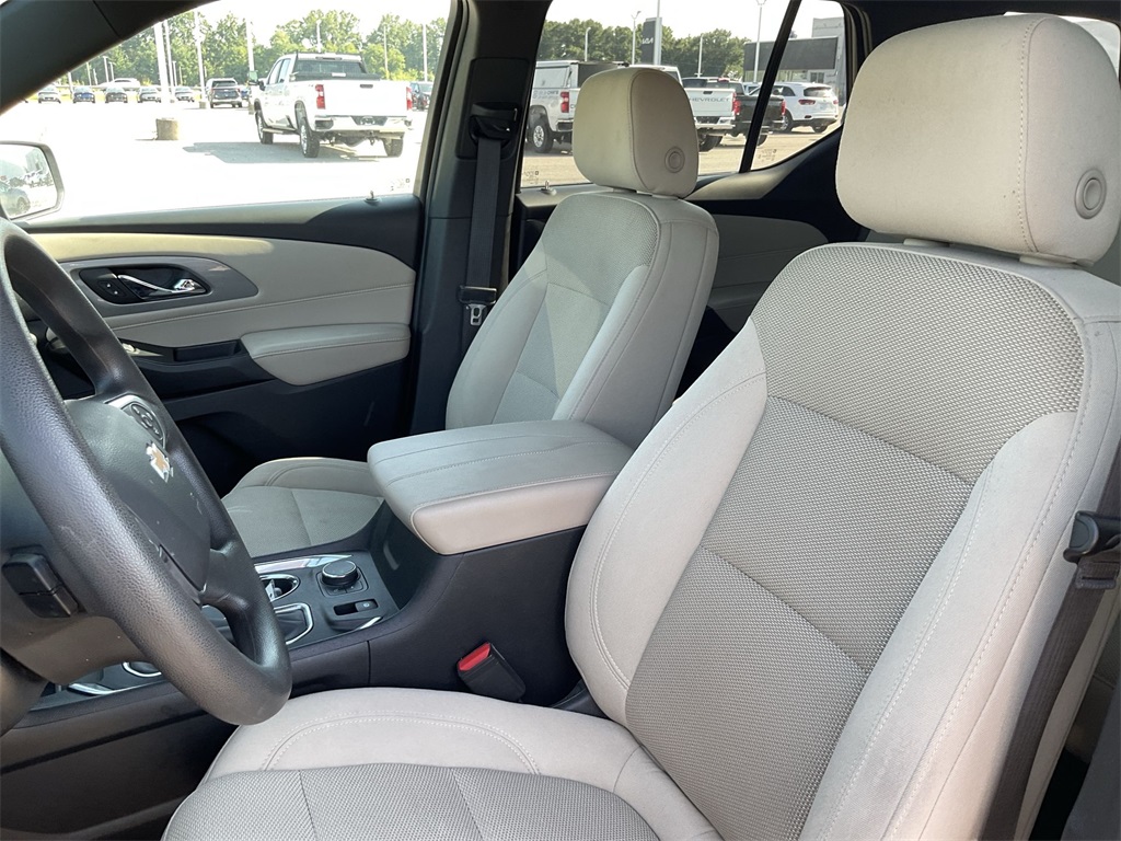 2023 Chevrolet Traverse LS photo 12