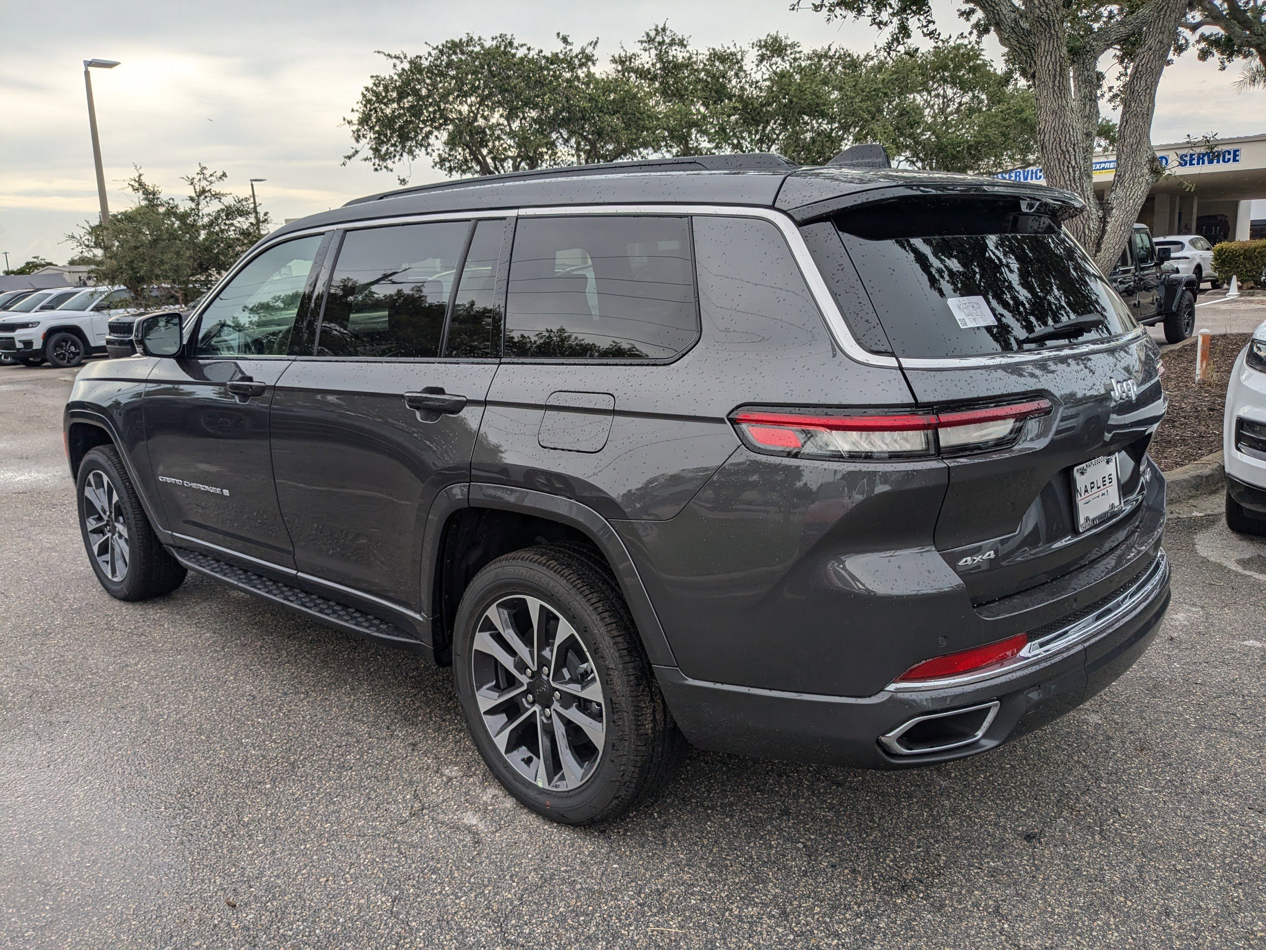 2025 Jeep Grand Cherokee Overland photo 4
