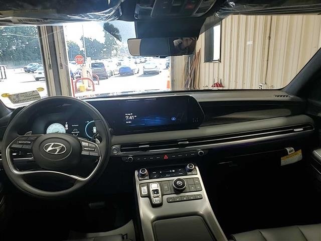 2025 Hyundai Palisade Calligraphy photo 3