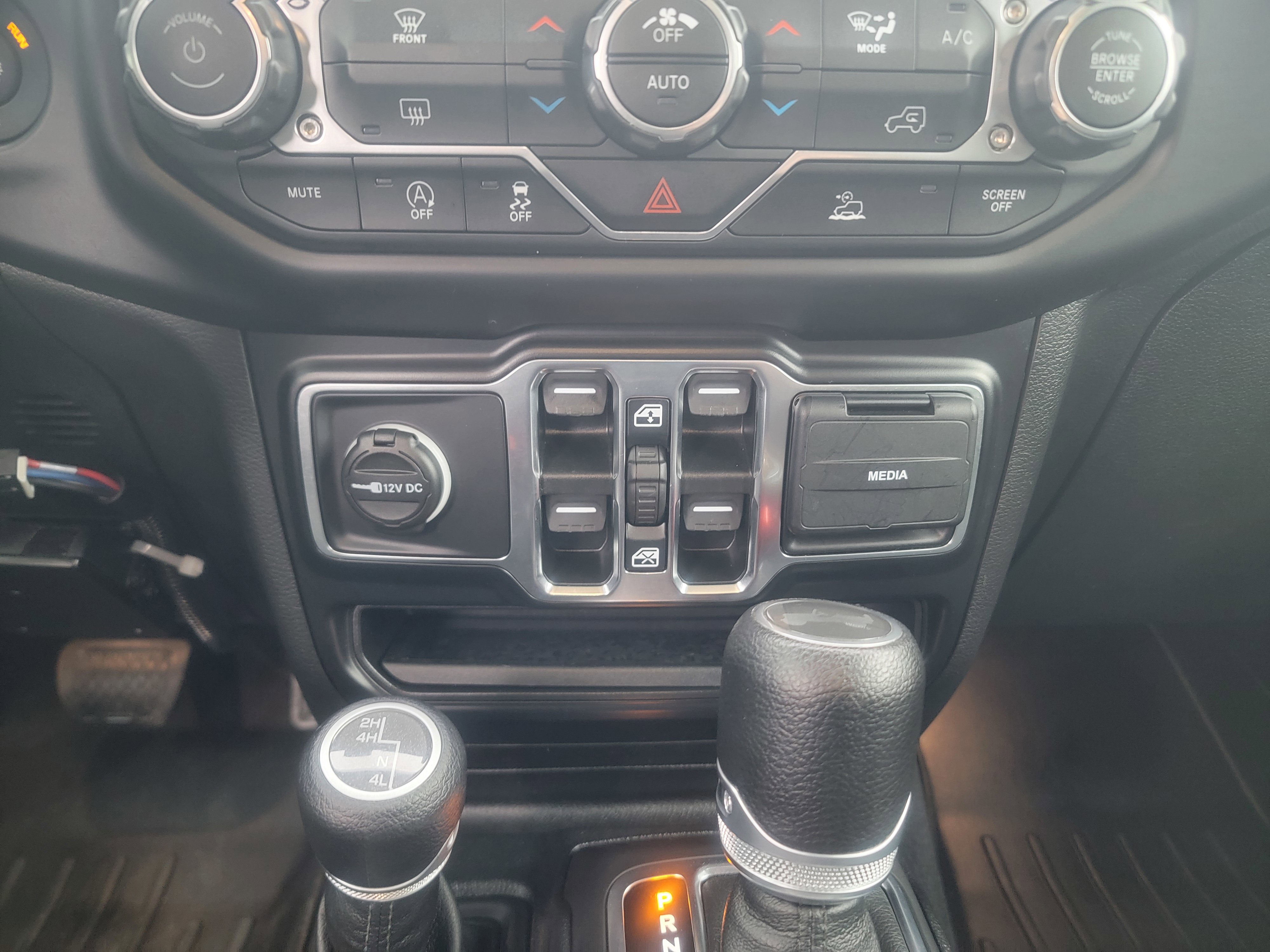 2021 Jeep Wrangler Unlimited Islander photo 2