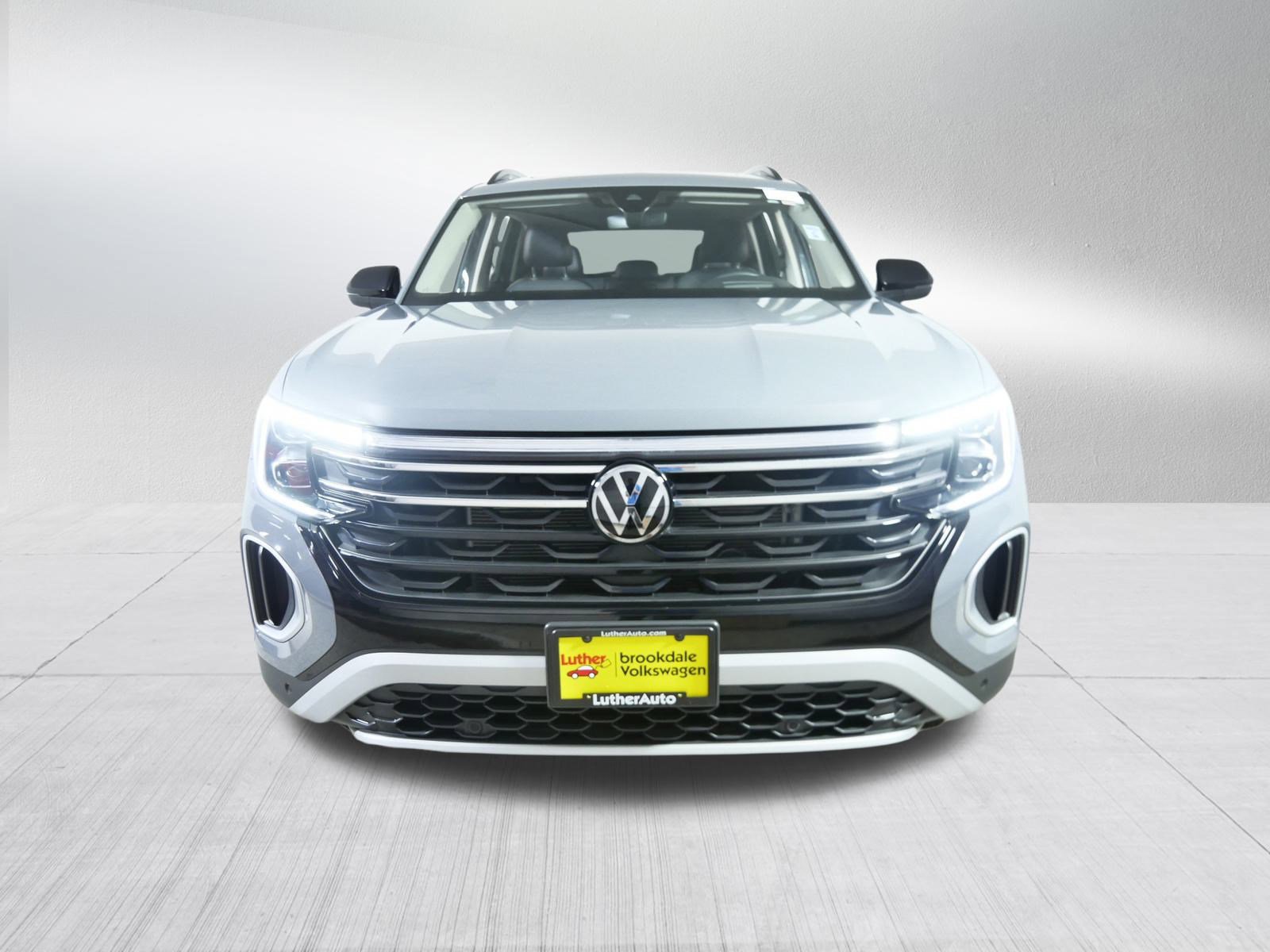 Used 2024 Volkswagen Atlas Atlas Peak Edition with VIN 1V2GR2CA7RC606653 for sale in Brooklyn Center, Minnesota