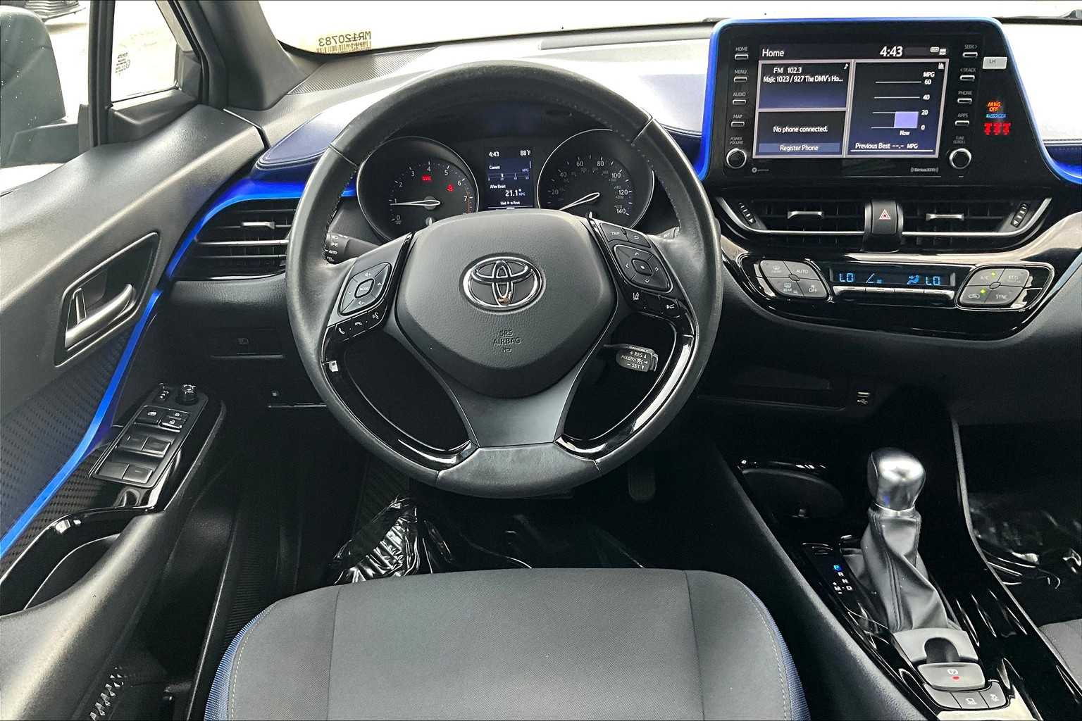 2021 Toyota C-HR XLE photo 5