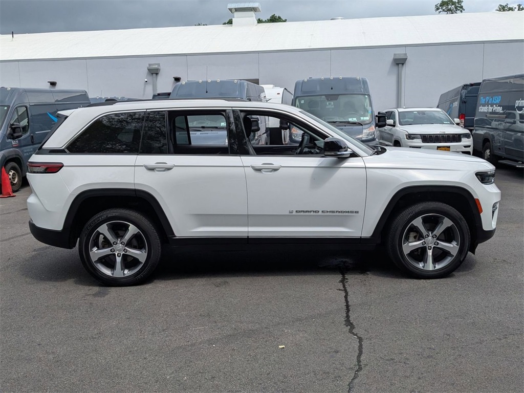 2023 Jeep Grand Cherokee Limited photo 2