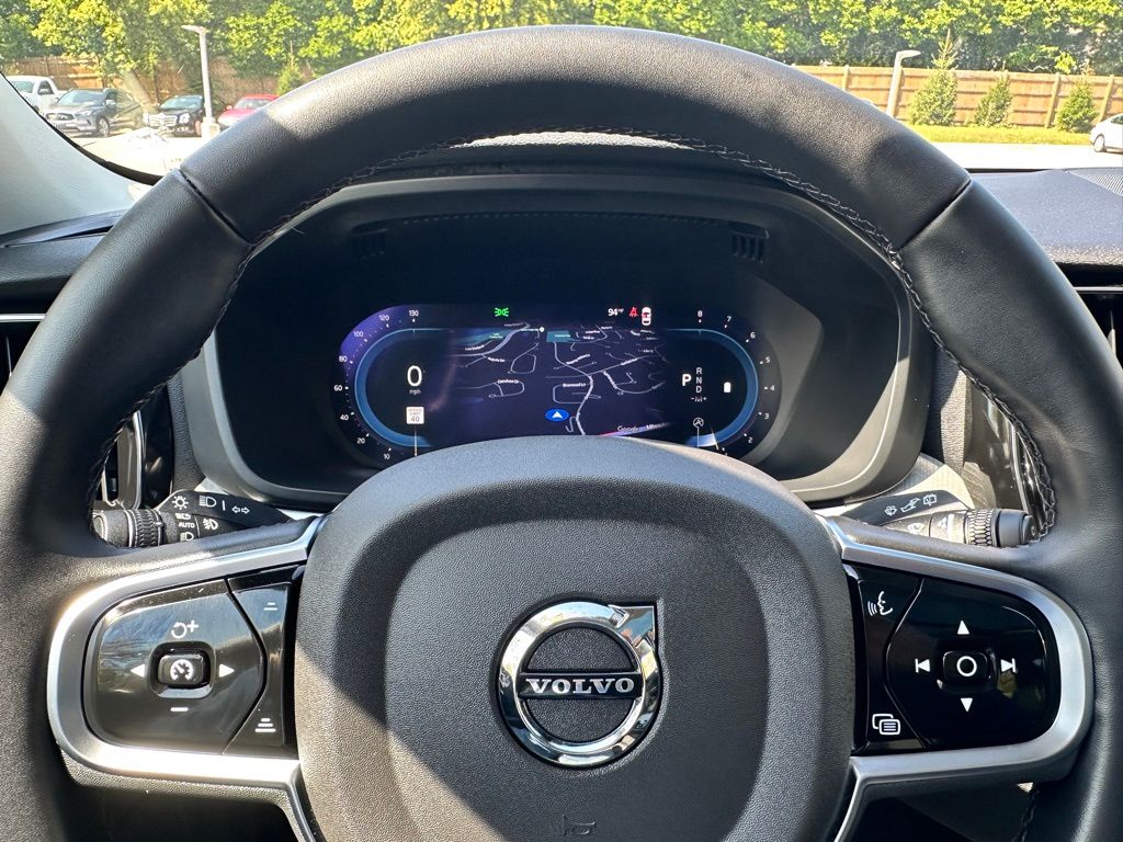2025 Volvo XC60 B5 Plus photo 22
