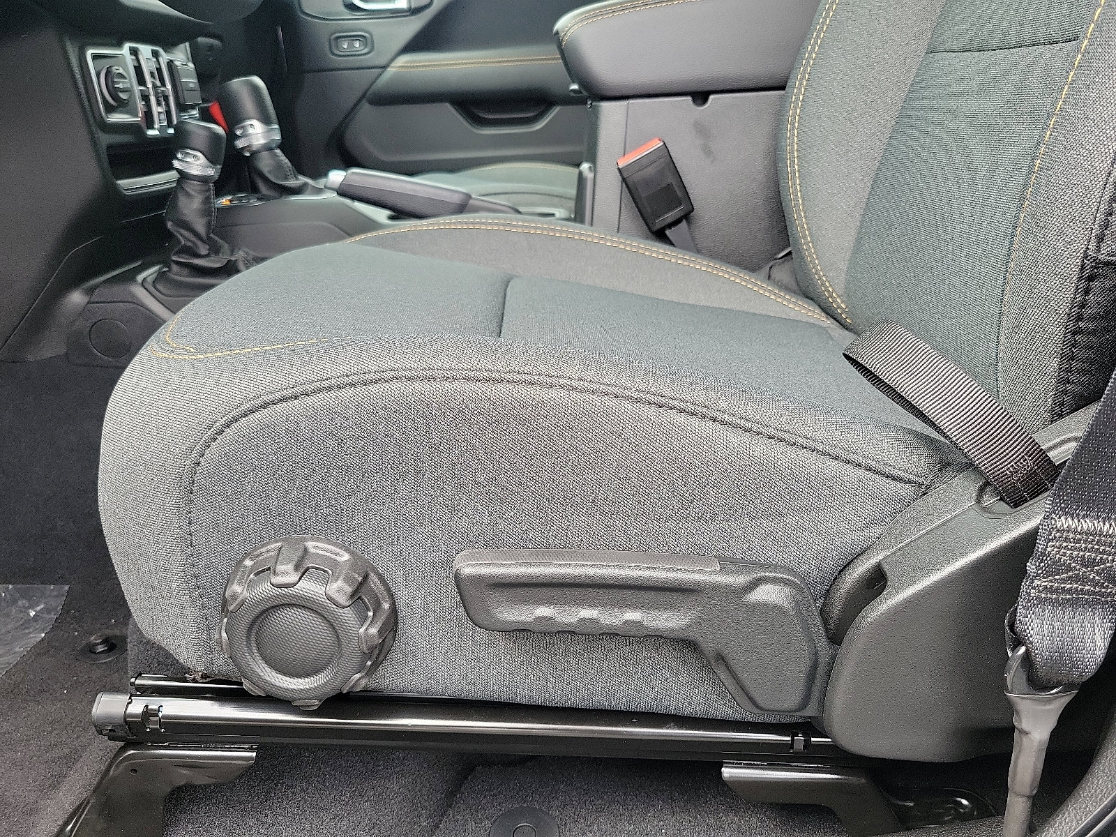 2025 Jeep Wrangler Sahara photo 10