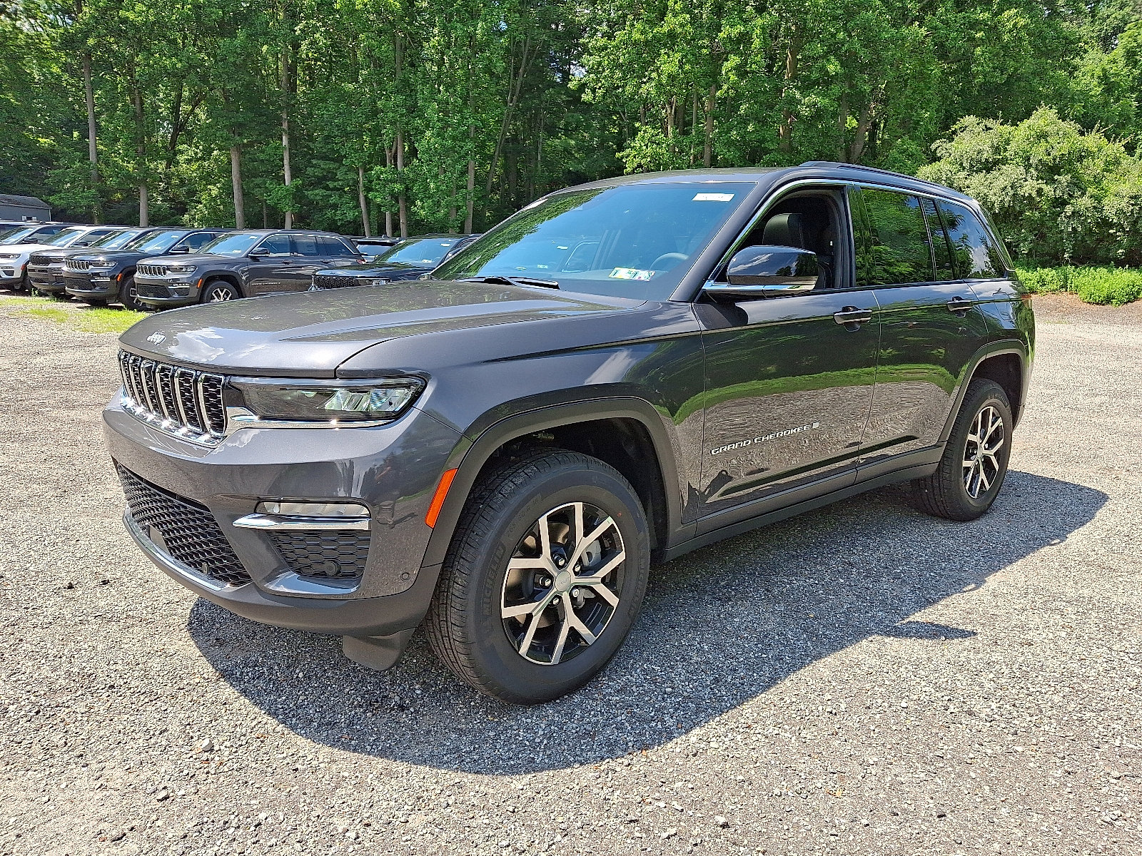 2025 Jeep Grand Cherokee Limited photo 2