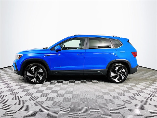 2024 Volkswagen Taos SE photo 2