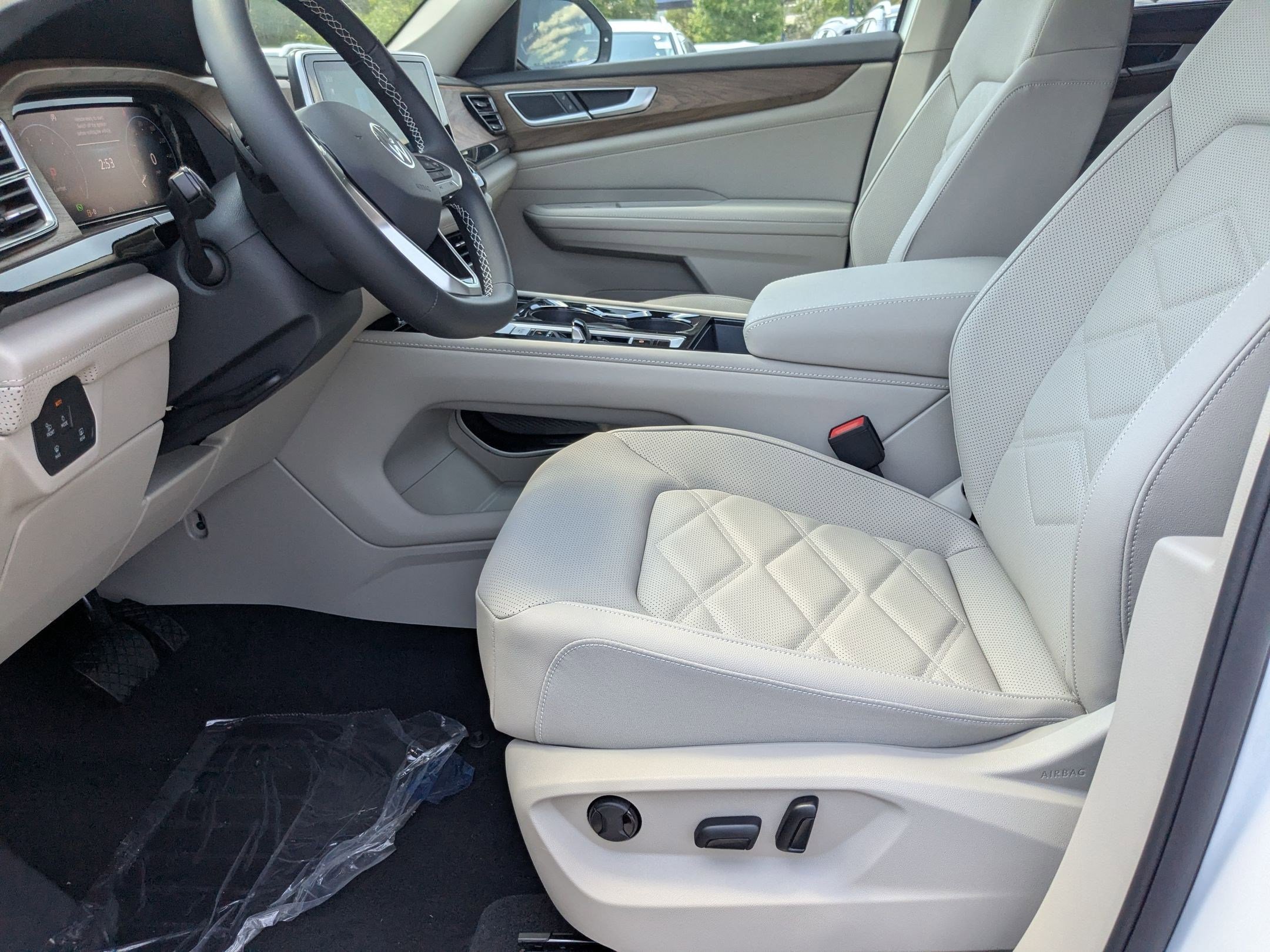 2026 Volkswagen Atlas SE Technology photo 4