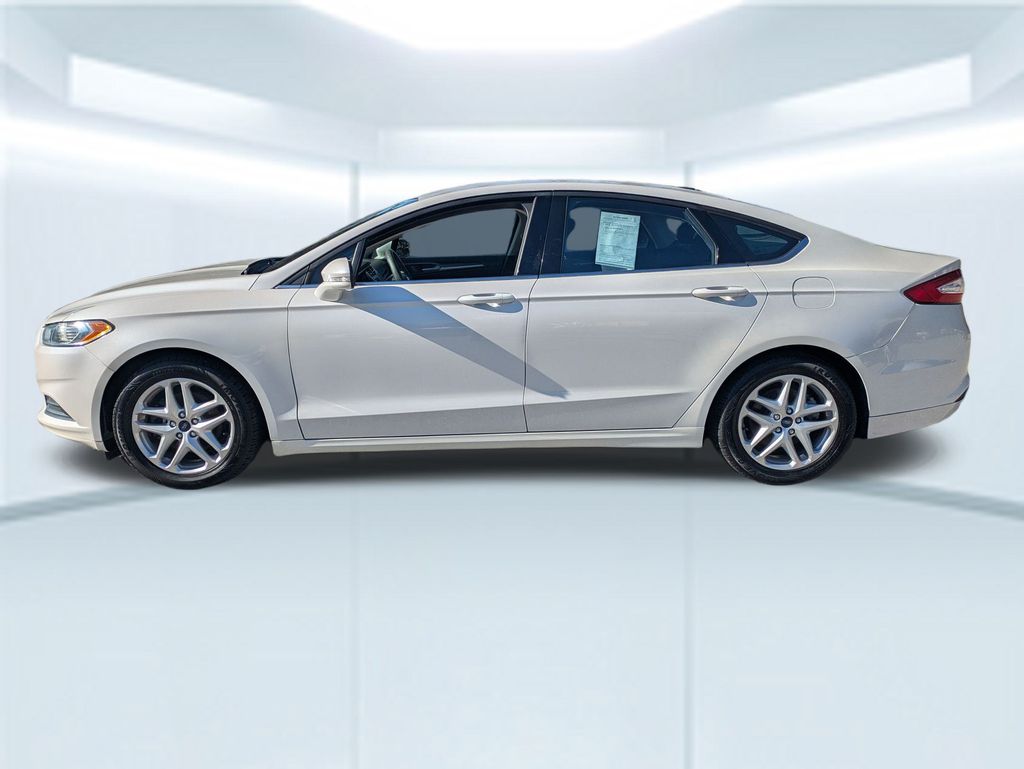 2014 Ford Fusion SE photo 2