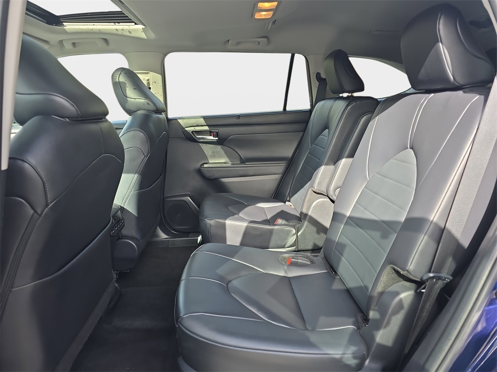 2024 Toyota Highlander XLE photo 14